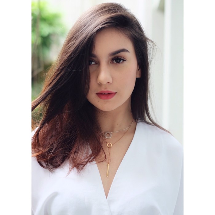 Profil Irish Bella terbaru