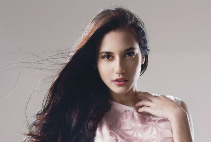 Profil Pevita Pearce