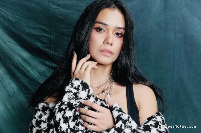 Biodata Adinia Wirasti: Agama, Keluarga, Pacar, Fakta dan Karir