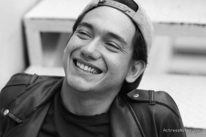 Biodata Adipati Dolken: Agama, Keluarga, Pacar, Fakta dan Karir
