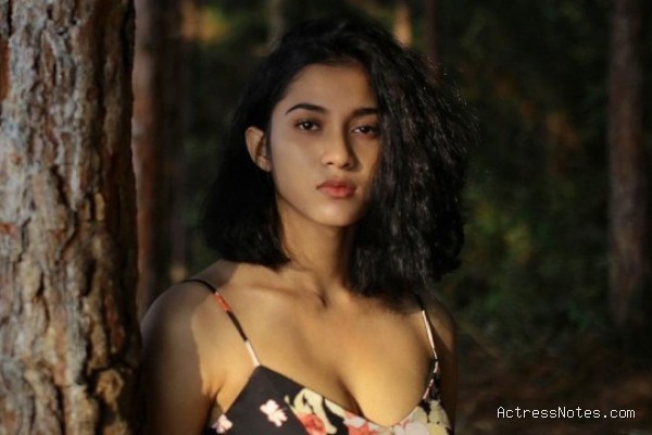 Biodata Aghniny Haque: Agama, Keluarga, Pacar, Fakta dan Karir Biodata Aghniny Haque: Agama, Keluarga, Pacar, Fakta dan Karir