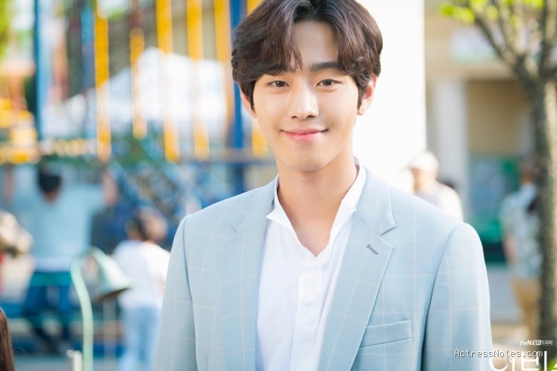 Biodata Ahn Hyo Seop: Agama, Keluarga, Pacar, Fakta dan Karir