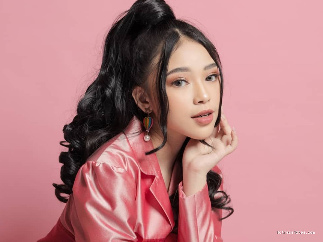 Biodata Anneth Delliecia: Agama, Keluarga, Pacar, Fakta dan Karir