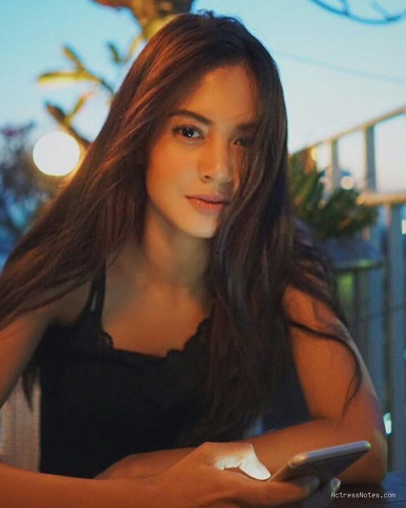 Biodata Aurelie Moeremans: Agama, Keluarga, Pacar, Fakta dan Karir
