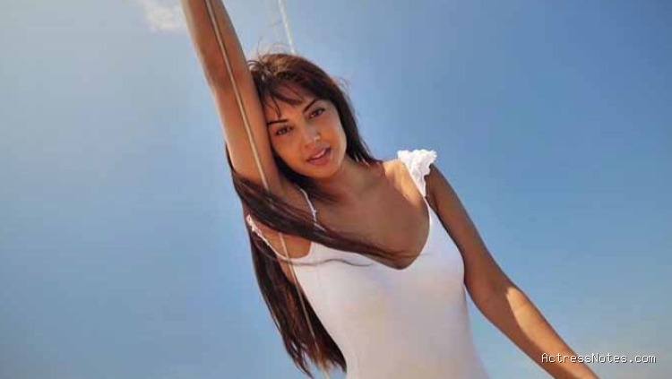 Biodata Aurelie Moeremans: Agama, Keluarga, Pacar, Fakta dan Karir