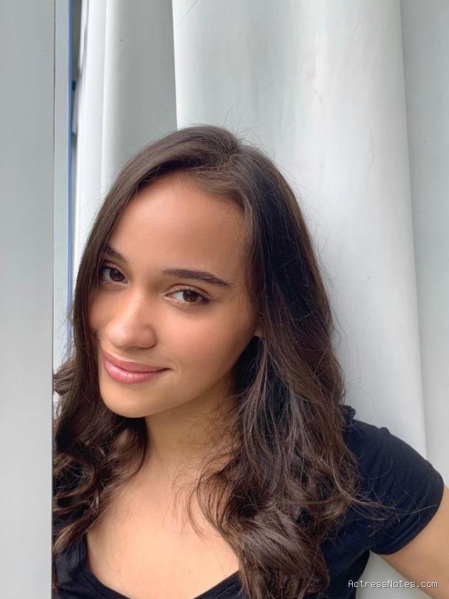Biodata Aurora Ribero: Agama, Keluarga, Pacar, Fakta dan Karir
