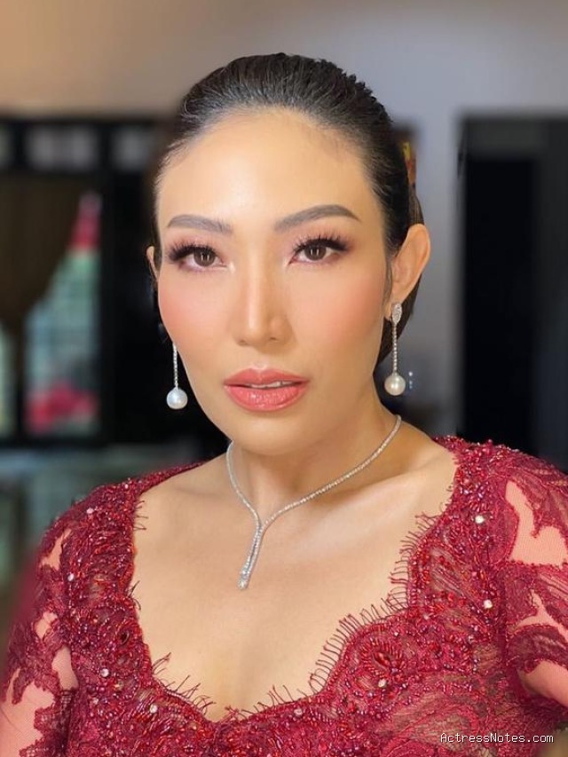 Biodata Ayu Dewi: Agama, Keluarga, Pacar, Fakta dan Karir