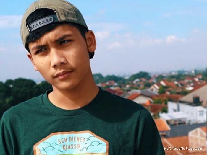 Biodata Bintang Emon: Agama, Keluarga, Pacar, Fakta dan Karir