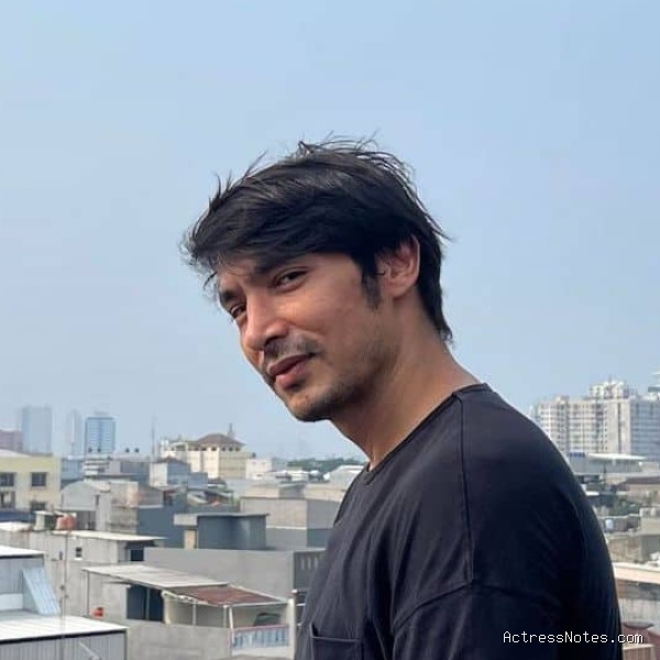 Biodata Abimana Aryasatya: Agama, Keluarga, Pacar, Fakta dan Karir