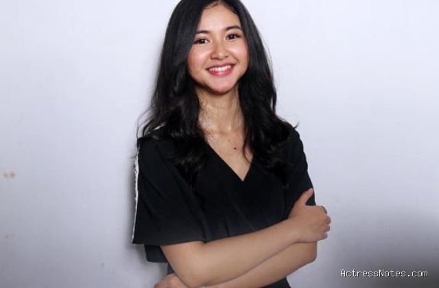 Biodata Adinda Azani: Agama, Keluarga, Pacar, Fakta dan Karir Biodata Adinda Azani: Agama, Keluarga, Pacar, Fakta dan Karir