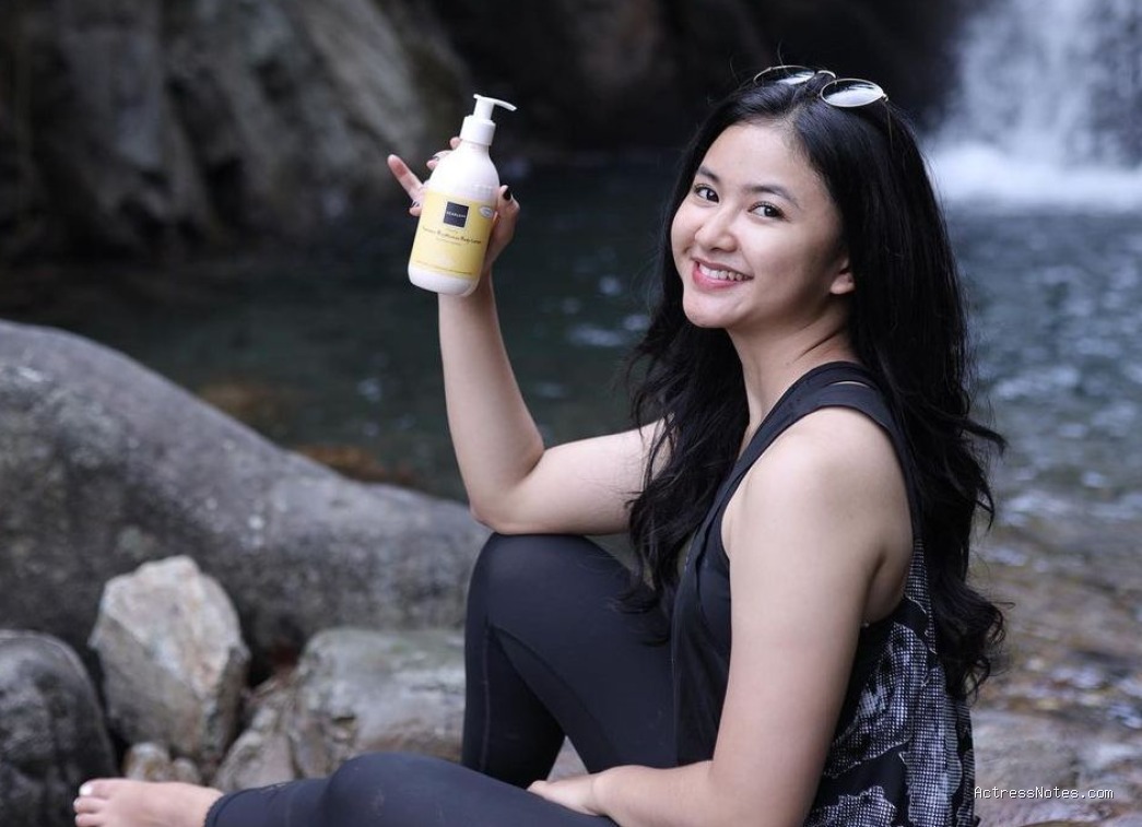 Biodata Adinda Azani: Agama, Keluarga, Pacar, Karir & Fakta