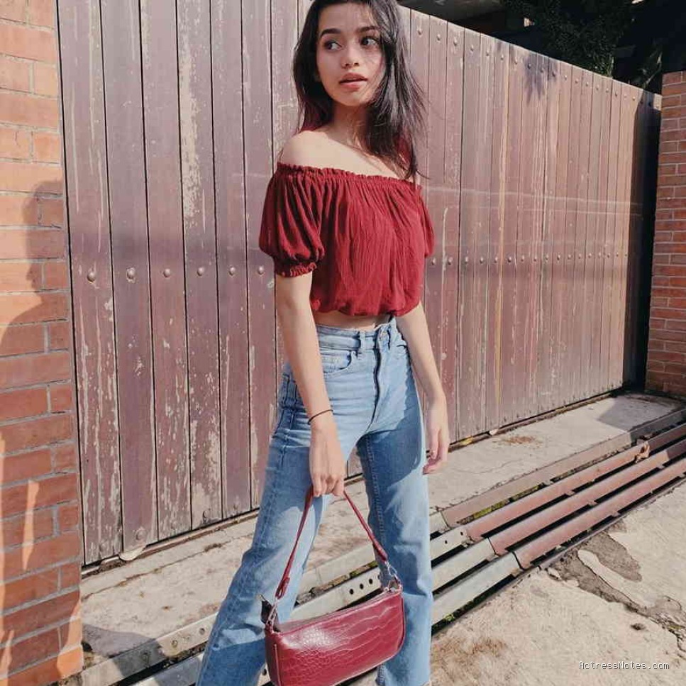 Biodata Adzwa Aurell: Agama, Keluarga, Pacar, Fakta dan Karir