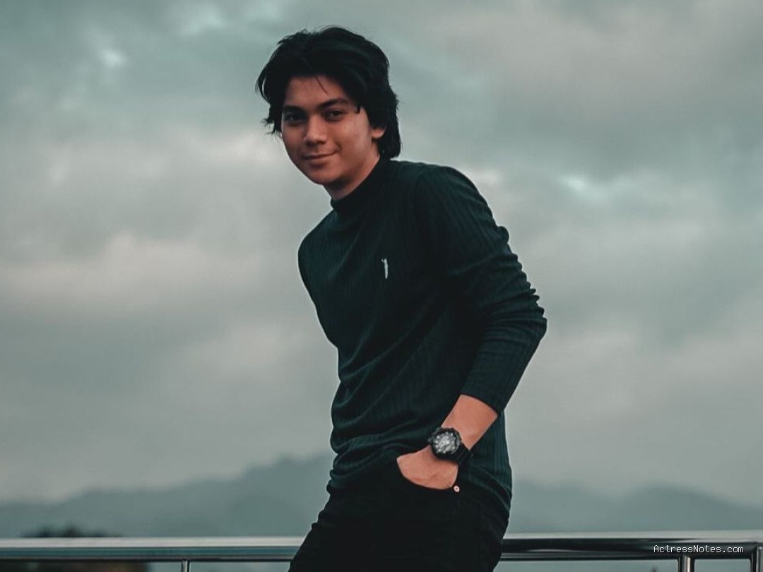 Biodata Ajil ditto: Agama, Keluarga, Pacar, Fakta dan Karir
