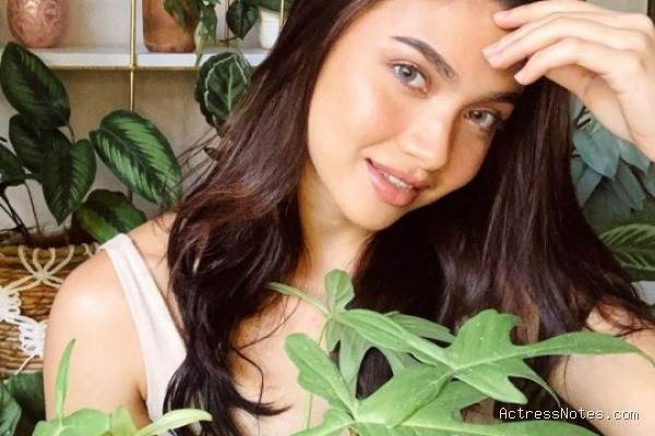 Biodata Angela Gilsha: Agama, Keluarga, Pacar, Fakta dan Karir