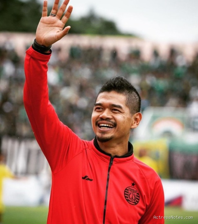Biodata Bambang Pamungkas: Agama, Keluarga, Pasangan, Fakta dan Karir