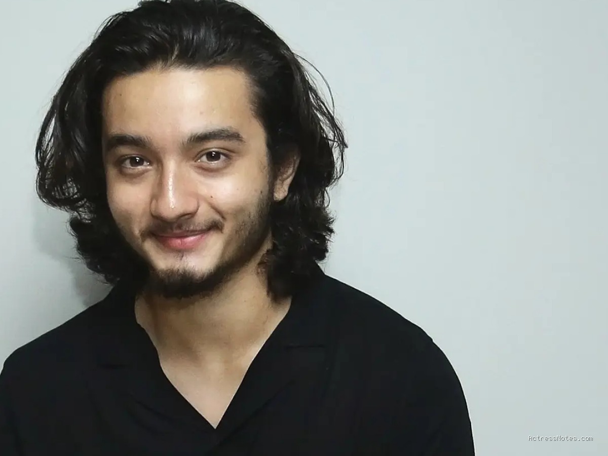 Biodata Bryan Domani: Agama, Keluarga, Pacar, Fakta dan Karir Biodata Bryan Domani: Agama, Keluarga, Pacar, Fakta dan Karir