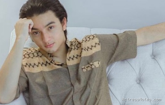 Biodata Bryan Domani: Agama, Keluarga, Pacar, Fakta dan Karir