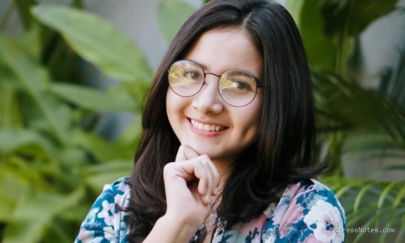 Biodata Bulan Sutena: Agama, Keluarga, Pacar, Fakta dan Karir