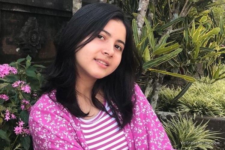 Biodata Bulan Sutena: Agama, Keluarga, Pacar, Fakta dan Karir