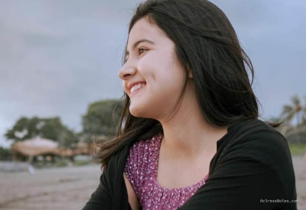 Biodata Bulan Sutena: Agama, Keluarga, Pacar, Fakta dan Karir