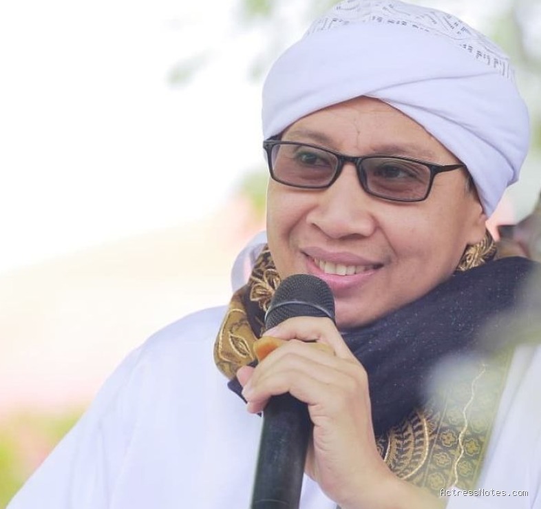 Biodata Buya Yahya: Agama, Keluarga, Karir dan Fakta Lengkap