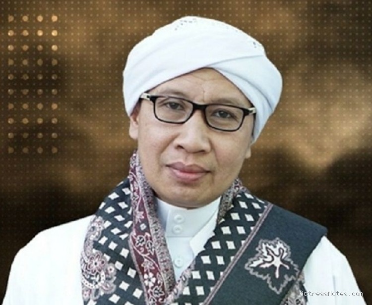 Biodata Buya Yahya: Agama, Keluarga, Pasangan, Fakta dan Karir