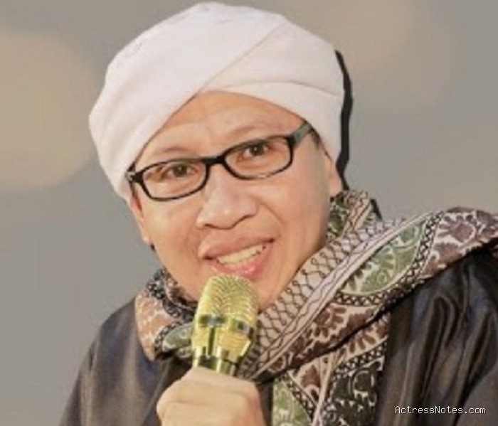 Biodata Buya Yahya: Agama, Keluarga, Pasangan, Fakta dan Karir