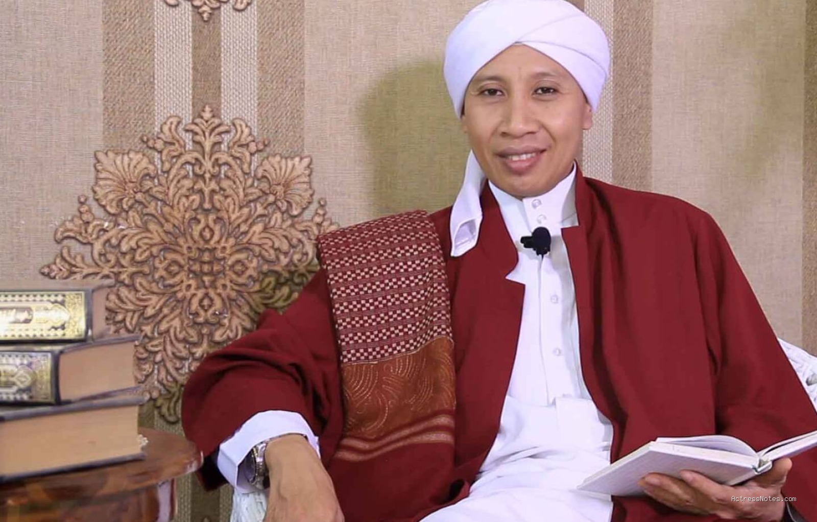 Biodata Buya Yahya: Agama, Keluarga, Pasangan, Fakta dan Karir
