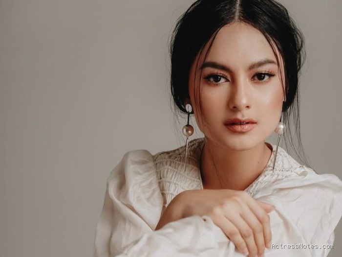 Biodata Clara Bernadeth: Agama, Keluarga, Pacar, Fakta dan Karir Biodata Clara Bernadeth: Agama, Keluarga, Pacar, Fakta dan Karir