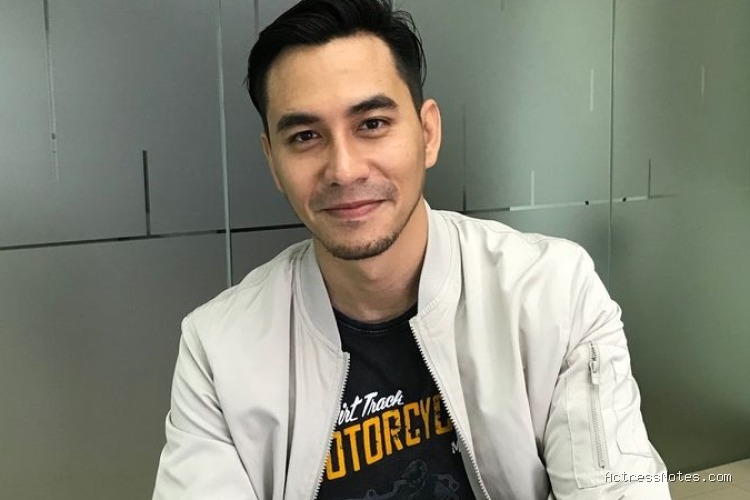 Biodata Darius Sinathrya: Agama, Keluarga, Pacar, Fakta dan Karir