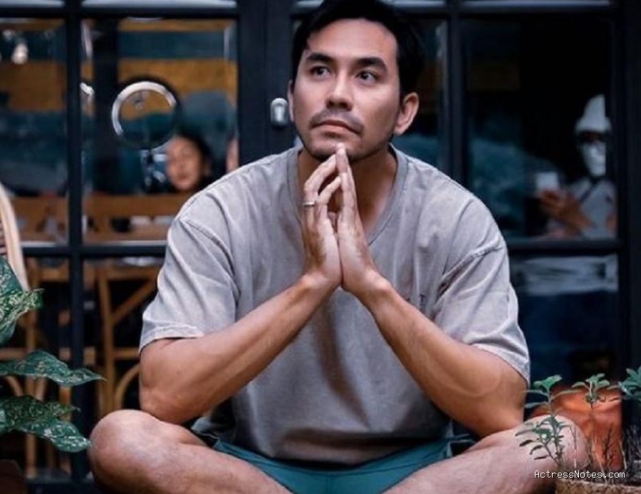 Biodata Darius Sinathrya: Agama, Keluarga, Pacar, Fakta dan Karir