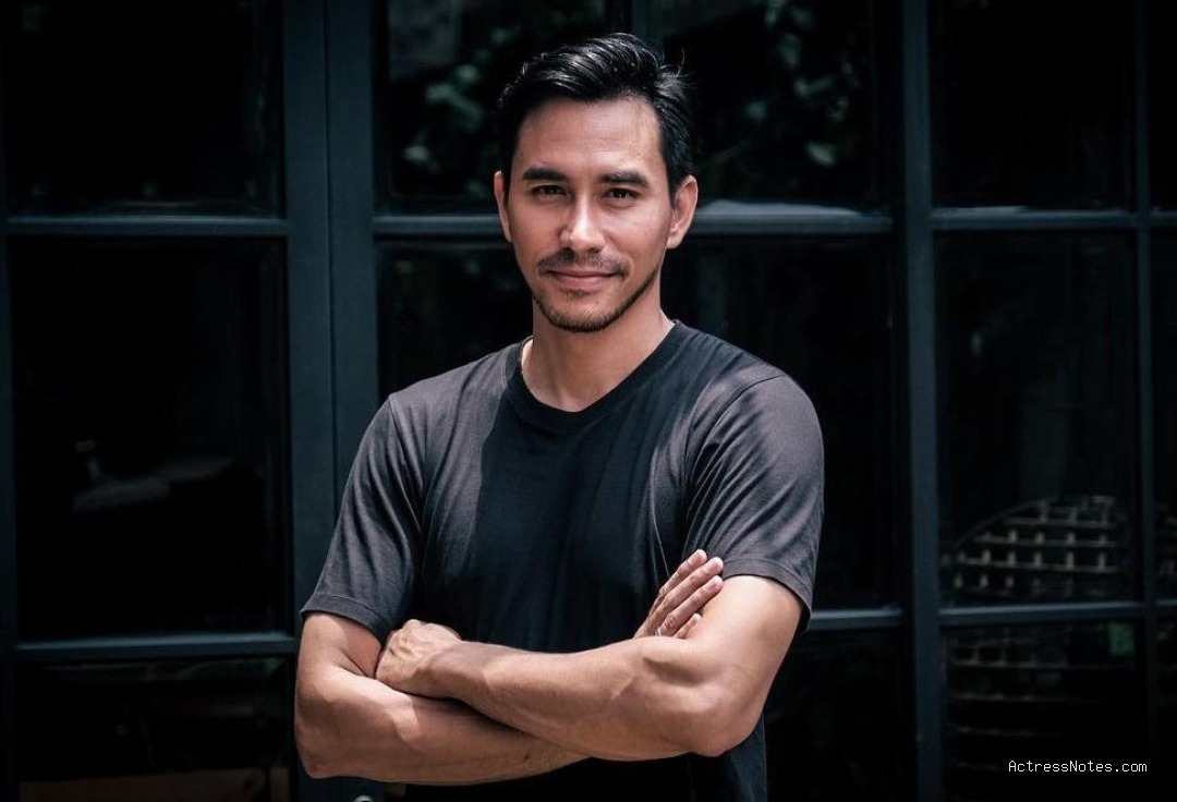 Biodata Darius Sinathrya: Agama, Keluarga, Pacar, Fakta dan Karir