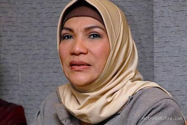 Biodata Dorce Gamalama: Agama, Keluarga, Pacar, Fakta dan Karir
