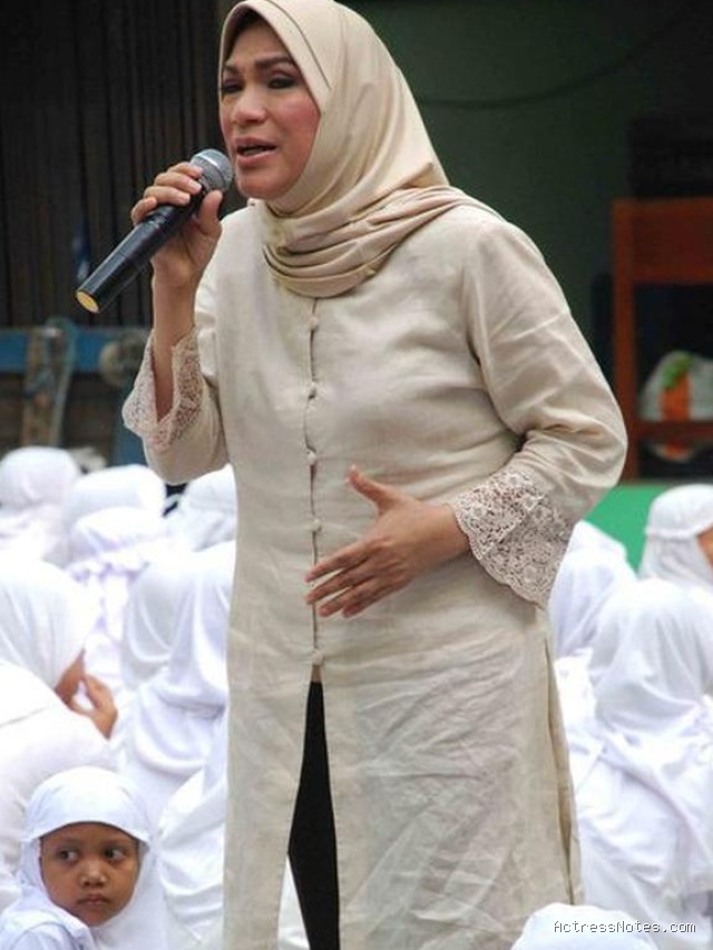 Biodata Dorce Gamalama: Agama, Keluarga, Pacar, Fakta dan Karir
