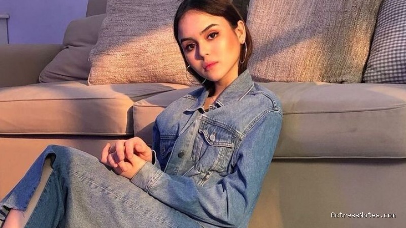 Biodata Edelenyi Laura: Agama, Keluarga, Pacar, Fakta dan Karir