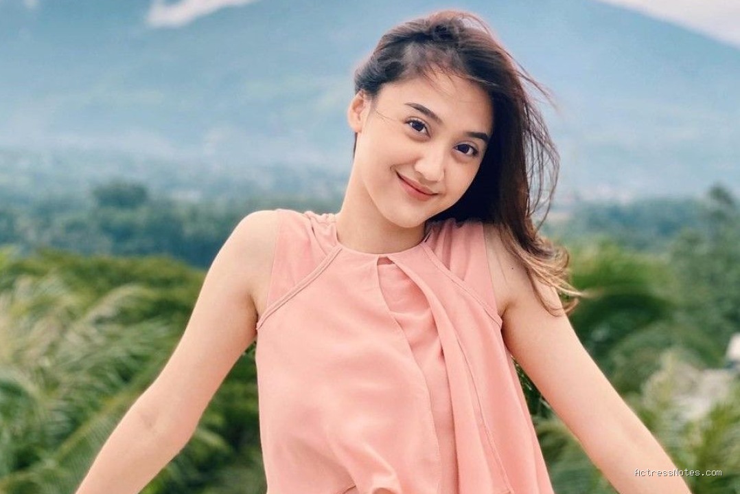 Biodata Esta Pramanita: Agama, Keluarga, Pacar, Fakta dan Karir