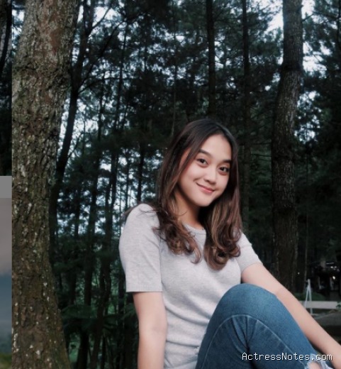 Biodata Esta Pramanita: Agama, Keluarga, Pacar, Fakta dan Karir