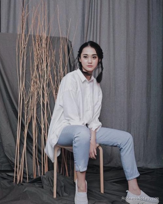 Biodata Esta Pramanita: Agama, Keluarga, Pacar, Fakta dan Karir