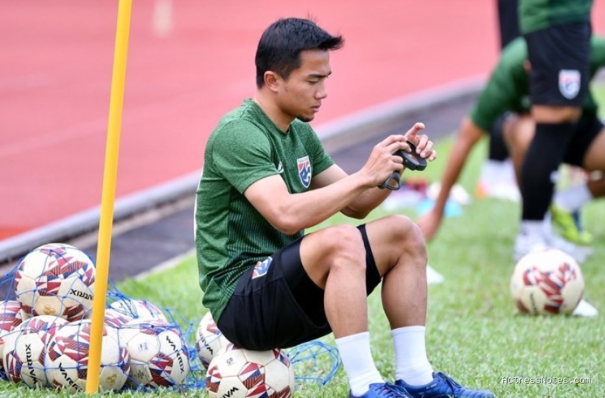 Biodata Chanathip Songkrasin: Agama, Keluarga, Pacar, Fakta dan Karir