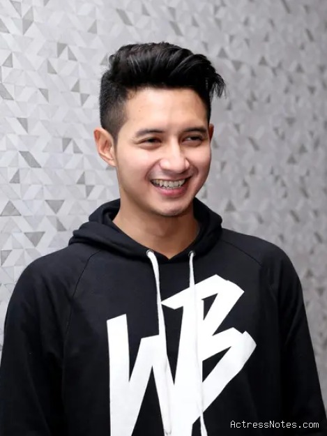 Biodata Chand Kelvin: Agama, Keluarga, Pacar, Fakta dan Karir