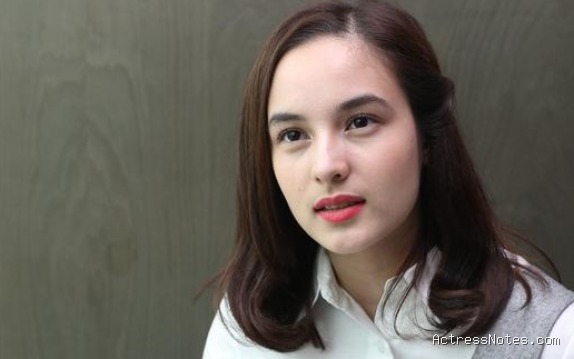 Biodata Chelsea Islan: Agama, Keluarga, Pacar, dan Perjalanan Karir
