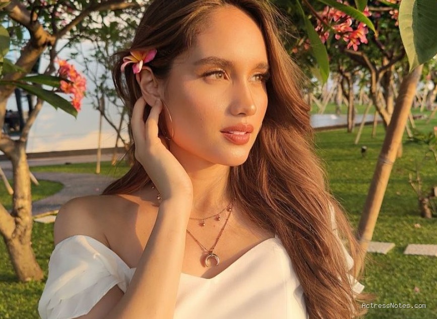 Cinta Laura