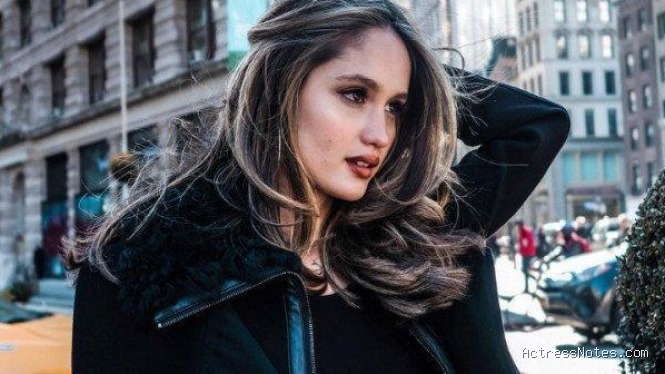 Biodata Cinta Laura: Agama, Keluarga, Pacar, dan Perjalanan Karir