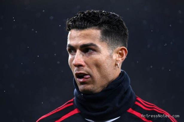 Biodata Cristiano Ronaldo: Agama, Keluarga, Prestasi, Fakta dan Karir