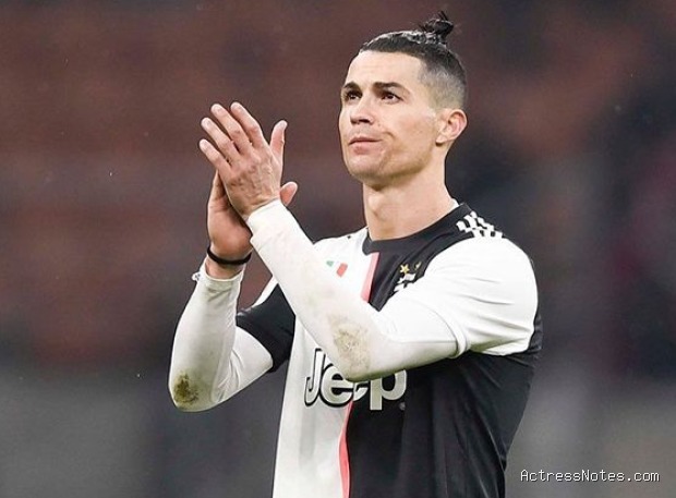 Biodata Cristiano Ronaldo: Agama, Keluarga, Prestasi, Fakta dan Karir