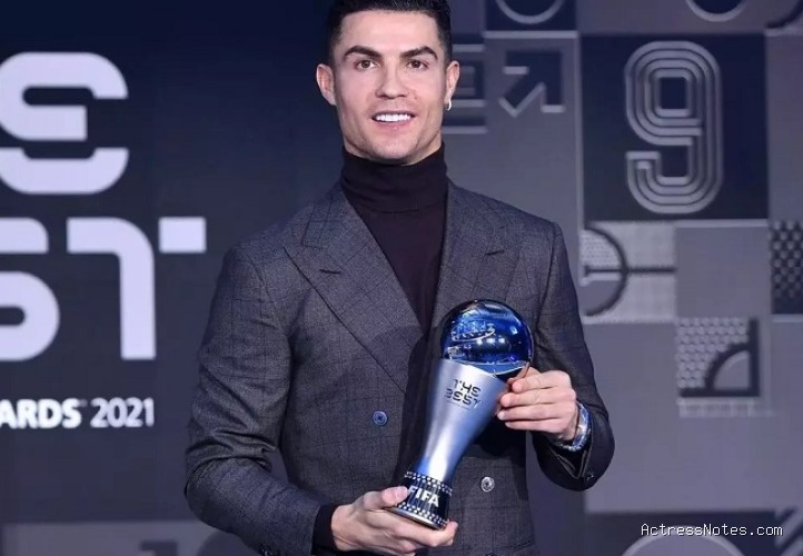 Biodata Cristiano Ronaldo: Agama, Keluarga, Prestasi, Fakta dan Karir