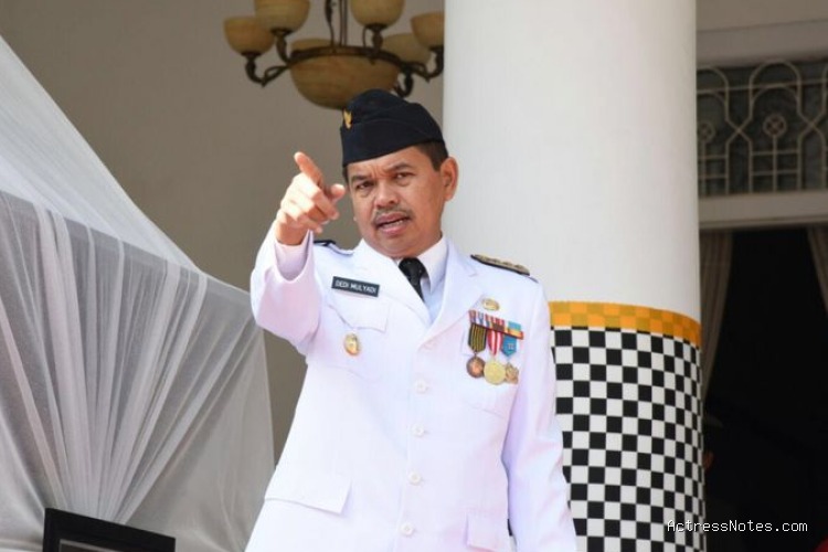 Biodata Dedi Mulyadi: Agama, Keluarga, Pasangan, Fakta dan Karir