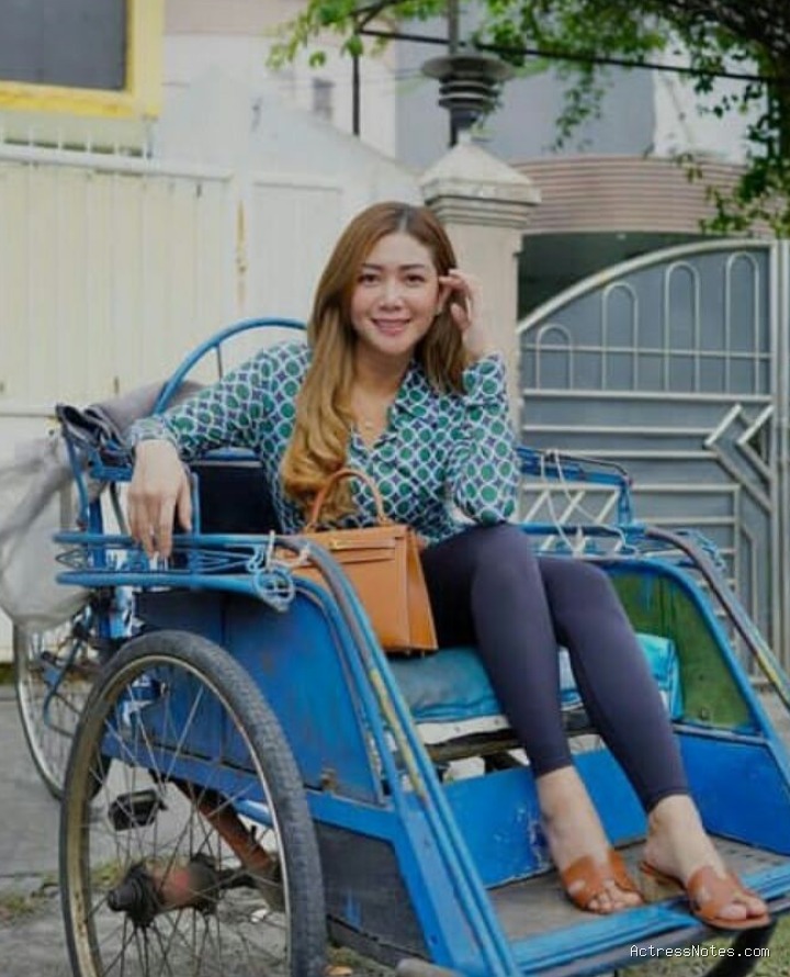 Delta Hesti: Biodata Lengkap, Agama, Pacar & Fakta Karir
