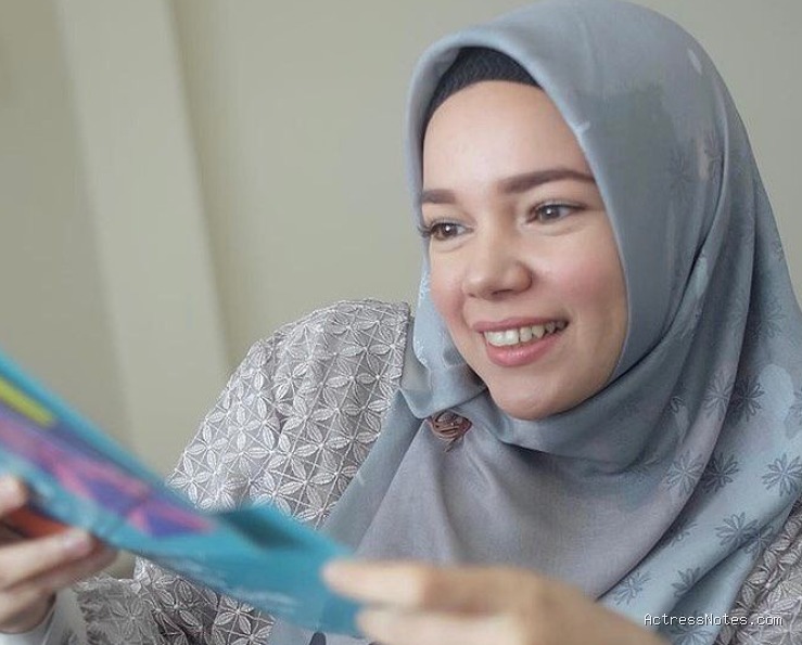 Biodata Dewi Sandra: Agama, Keluarga, Pacar, Fakta dan Karir