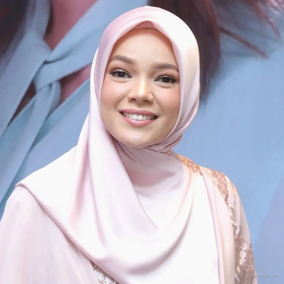 Biodata Dewi Sandra: Agama, Keluarga, Pacar, Fakta dan Karir